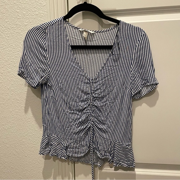 H&M striped top with ruching detail size 4 - Picture 2 of 4